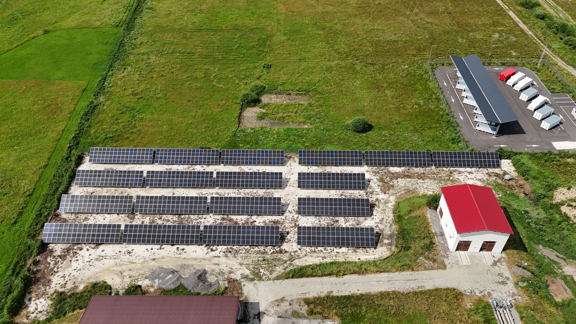 330 kW-os ipari napelemes rendszer